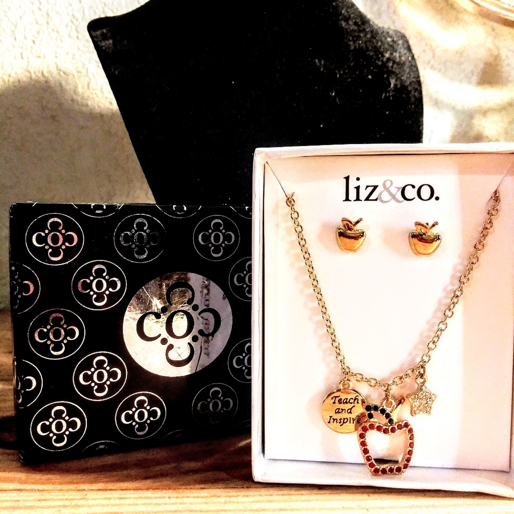🍎Liz Claiborne Set~ Teach& Inspire